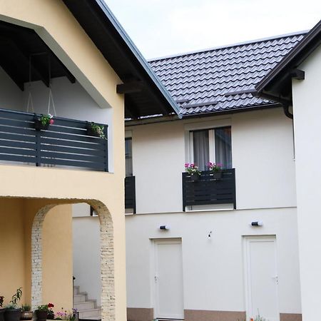 Flora Studio Apartments 科雷尼察 外观 照片