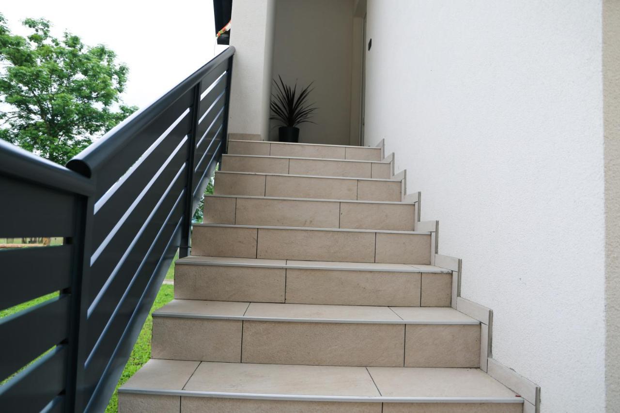Flora Studio Apartments 科雷尼察 外观 照片